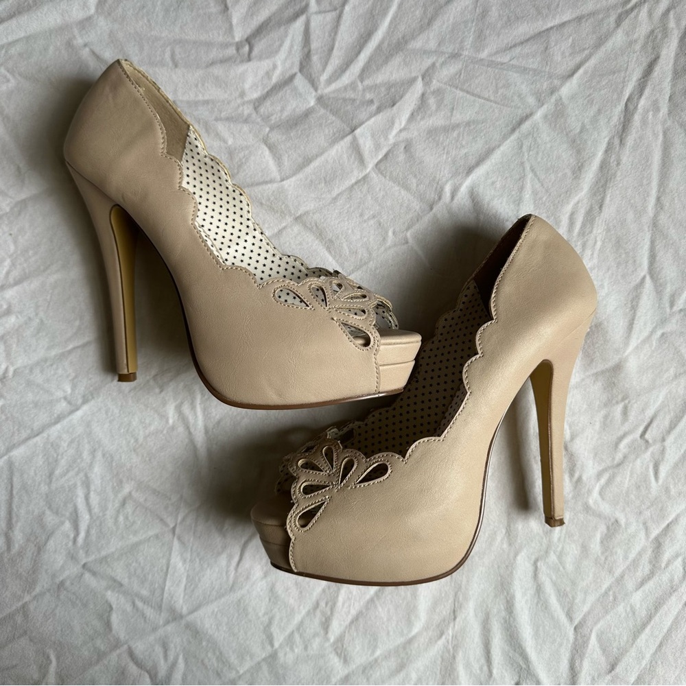 PinUp Couture Bella-30 Peep-Toe Heels Faux Tan Leather 8